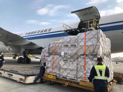 成都雙流機(jī)場海關(guān)護(hù)航“空中通道”，全貨機(jī)航線暢通保障技術(shù)進(jìn)出口